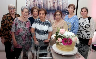 Maria Luisa Pacheco, Nela Carrero, Gloria de Neira, María Teresa Fossi, Martha Delgado, Elvira Rosa Álvarez y Amparo Rincón. Mario Caicedo