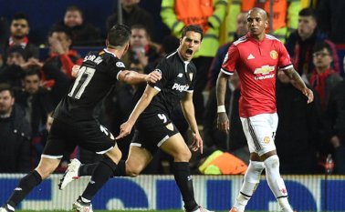 El Sevilla, donde Muriel fue titular, se clasificó a los cuartos de final de la Liga de Campeones. Hoy se conocerán los otros clasificados. AFP