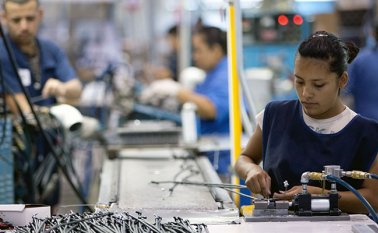 La construcción, el comercio, el sistema inmobiliario y financiero son las actividades en las que más se ha reducido el número de ocupados. Archivo La Opinión