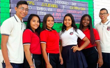 En la escuela Rafael Uribe Uribe fueron seleccionados seis estudiantes, quienes presentaron sus videos sobre igualdad de género, paz, desarrollo y desarrollo sostenible. Cortesía