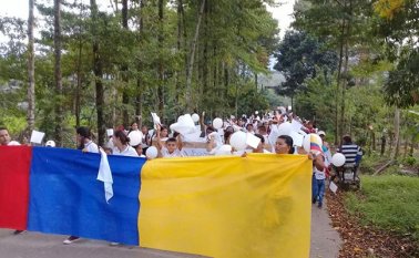 Centenares de personas de El Tarra y Tibú salieron a marchar como símbolo de rechazo de los actos violentos ocurridos en la región. Cortesía