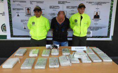 La droga decomisada a Jesús María Martínez sería comercializada cerca a los colegios y parques de la comuna cuatro. Policía Nacional