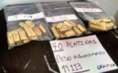 Entrega de gramos de oro por parte de las Farc. @AlapePastorFARC