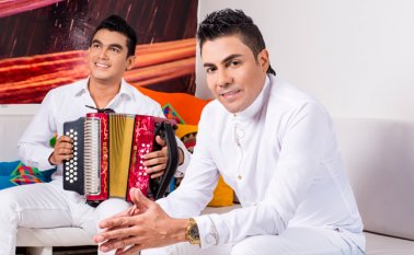 Elías Mendoza, en el acordeón y ‘Churo’ Díaz, intérprete vallenato. Internet