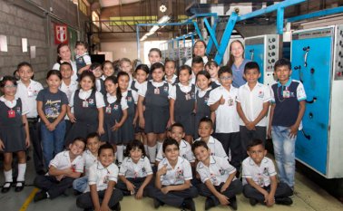 Los pequeños recorrieron las diferentes áreas de la empresa. Alfredo Estévez