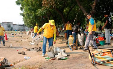 Este jueves se realizó la jornada de limpieza y recuperación del espacio público. Mario Caicedo / La Opinión