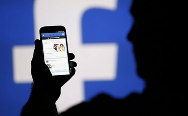 La red social de Mark Zuckerberg también sabe cuántos “me gusta” damos a las páginas, a qué famosos seguimos y los eventos a los que queremos ir.  Internet