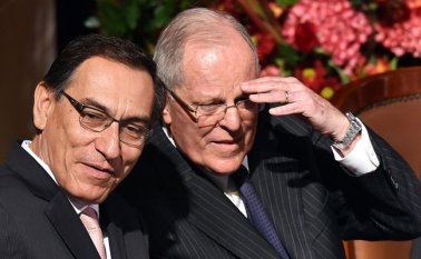 Pedro Pablo Kuczynski (derecha) y su vicepresidente, Martín Vizcarra. AFP