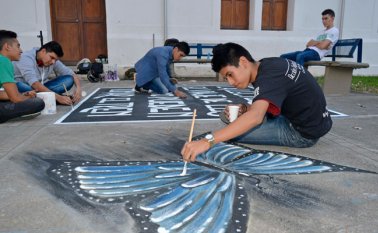 La lectura es el viaje de los que no pueden tomar el tren, fue una de las frases que plasmaron los integrantes de Acción Poética Cúcuta en uno de los patios de la Biblioteca Pública Julio Pérez Ferrero. Edinsson Figueroa