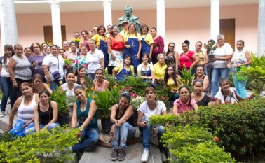 Corponor apoyó la jornada con palmas areca. Alfredo Estévez