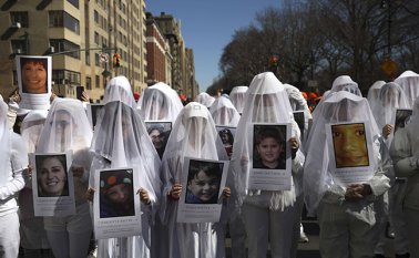 Las marchas fueron convocadas y organizadas por jóvenes estudiantes, ya hartos de la constante violencia con armas de fuego, que dejan unos 30.000 muertos a cada año en el país. AFP