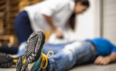 Los especialistas indican que cualquier persona puede padecer epilepsia, es por esta razón que se vuelve necesario consultar ante cualquier síntoma del padecimiento y saber cómo ayudar a una persona en medio de un episodio epiléptico. Internet