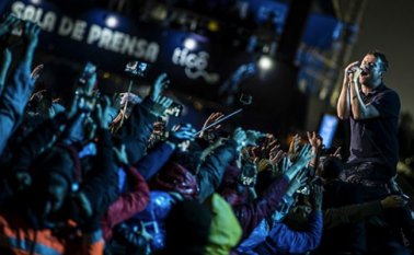 Las canciones que predominaron en el repertorio fueron las del álbum 'Humanz' y con ellas comenzaron a saltar al escenario algunos de los artistas que colaboraron con esa producción. @festereopicnic