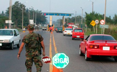 En 28 sitios estratégicos, a lo largo de la geografía del departamento, estarán presentes las tropas del Ejército para brindar seguridad a los viajeros y comunidad en general. Cortesía