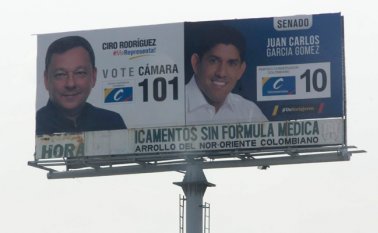 A la fecha no debería haber ninguna valla publicitaria. Alfredo Estévez / La Opinión
