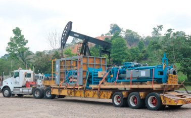 En Barrancanermeja se encuentran los equipos enviados desde Estados Unidos y con los cuales se espera sellar definitivamente el pozo petrolero causante de la tragedia ambiental en el vecino Santander. Colprensa