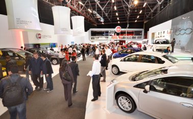 La expectativa del BBVA Research es que este año se comercialicen 250.000 vehículos nuevos y 513.000 motos. Colprensa