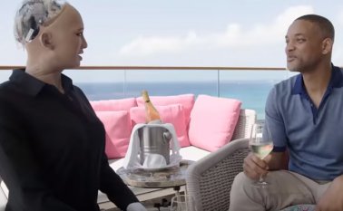 Sophia es capaz de entablar una conversación, tener emociones, pero aún no tiene consciencia. Captura video Youtube