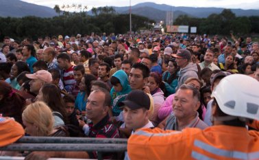 A diario ingresan a Colombia, por el puente Internacional Simón Bolívar, unas 38.000 personas provenientes de Venezuela. Juan Pablo Cohen / La Opinión