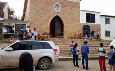 Aseguran las autoridades que el hombre atentó contra su vida con el mismo objeto cortopunzante. Internet