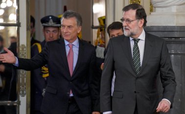 Mauricio Macri (izquierda) analizó en Buenos Aires con el jefe de gobierno español, Mariano Rajoy, la crisis de Venezuela. AFP