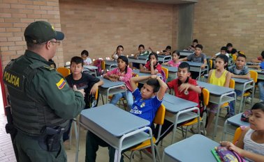 Los agentes visitaron las escuelas Jaime Garzón, Pablo Correa León, Pedro Cuadro Herrera y el Megacolegio La Frontera, en La Parada. Policía Nacional