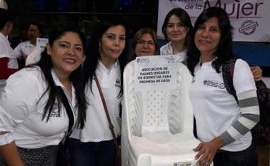 A ellas se les donó mobiliario para las sedes, camisetas y mercados para apoyar a las mujeres más pobres. Cortesía