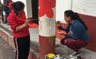 Los postes de energía en Mutiscua, están siendo intervenidos por jóvenes, quienes plasman lo que para ellos significa el páramo de Santurbán. Cortesía