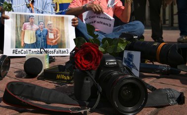La última vez que se les vio con vida fue en un video en el que aparecían con cadenas al cuello, clamando bajo coacción por un trato con los captores. Colprensa