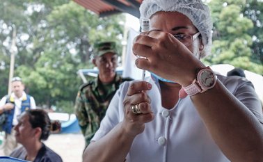 La vacunación es esencial para combatir estas y otras enfermedades. Colprensa