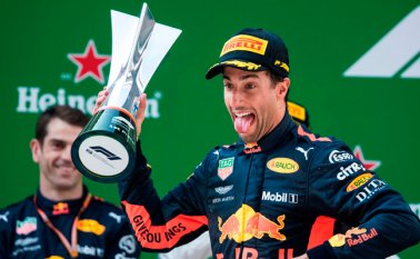El australiano Daniel Ricciardo, que casi no participa, sorprendió a Mercedes y Ferrari en el Gran Premio de China AFP