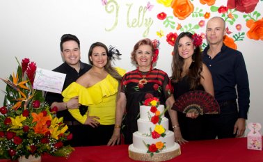 Ernesto González, Carolina González, Nelly Rubio, Vanessa González y Carlos Campo compartieron en esta fiesta de cumpleaños. Alfredo Estévez