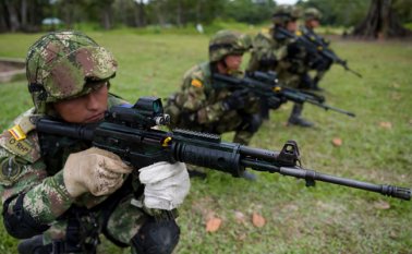 La decisión de los disidentes de dejar en suspenso la entrega de los cadáveres de los periodistas asesinados, profundiza aún más el drama que enfrentan las familias.
AFP