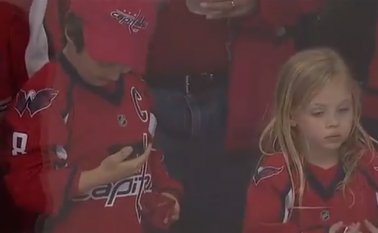 El video ha prendido el debate en Twitter. Captura video Twitter