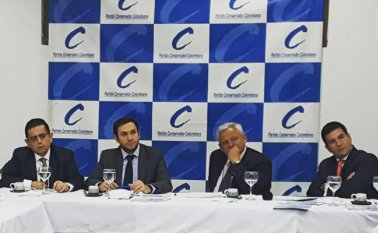 En vista de la confusión que se desató con la decisión de la mayoría de congresistas conservadores, de apoyar a Germán Vargas Lleras, los 19 miembros del directorio se reunirán el próximo miércoles para fijar una posición. Archivo