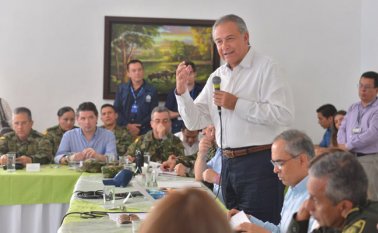 El general Óscar Naranjo destacó que el encuentro con las autoridades de los distintos niveles de gobierno “es una expresión de fortaleza”. Tomada de Twitter