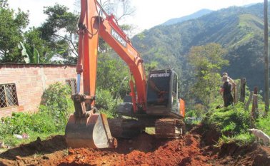 Los trabajos se cumplen con maquinaria local.
Cortesía