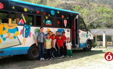 El bibliobús está llegando a los sectores más apartados del municipio de Ocaña y en ellos se están ejecutando actividades de promoción de la lectura y la escritura. Cortesía