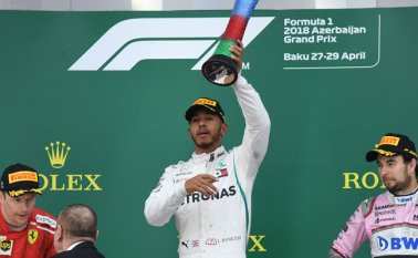 Hamilton firmó su victoria 63 en la F1, tras superar al finlandés Kimi Raikkonen (Ferrari) y al mexicano Sergio Pérez (Force India). AFP