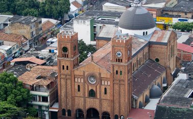 Iglesia Católica San Antonio de Padua. Su construcción inició en 1932 y terminó en 1944. Se construyó de atrás hacia delante. Alfredo Estévez