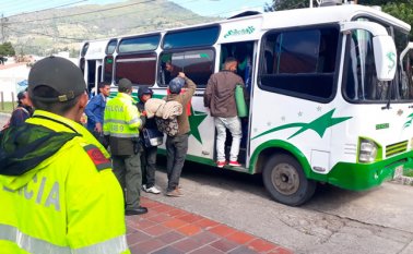 Son trasladados a Cúcuta en buses. Cortesía