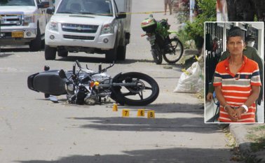 La moto en la que movilizaba el agresor quedó tendida frente a la casa de la víctima. Omar Andrés Parada Rodríguez, señalado de atacar a disparos a Diego Armando Vargas. Cristian Herrera