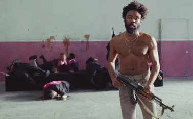 El clip titulado 'This is America', fue rodado en un hangar gigante bajo la dirección del japonés Hiro Murai. Captura de video