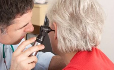 La población colombiana está envejeciendo rápidamente; actualmente el país se acerca a la proporción de 50 personas mayores de 60 años por cada 100 menores de 15. Infobae