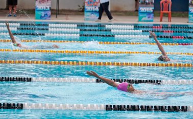 Nadadores locales estuvieron en competencia el fin de semana en un festival de carreras. La Opinión