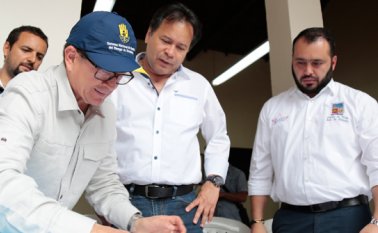 El gobernador de Norte de Santander, William Villamizar Laguado, en compañía del director de la Unidad Nacional de Gestión del Riesgo de Desastres, Carlos Iván Márquez. Cortesía