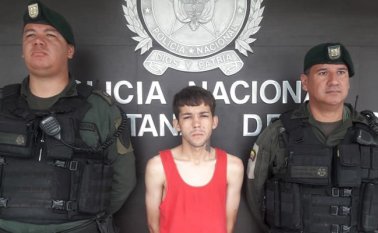 El joven, el arma y el dinero quedaron a disposición de la Fiscalía para el debido proceso de judicialización.  Policía Nacional