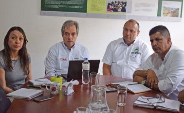 El director del Dane, Mauricio Perfetti (segundo de izquierda a derecha), revisó en Ocaña inquietudes de los alcaldes en torno al censo. Cortesía