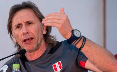 Ricardo Gareca mostró un tono enérgico en su declaración de solidaridad con Paolo Guerrero. AFP