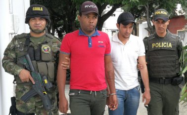 A Luis Antonio Noriega (izquierda) y Juan Manuel Martínez Rincón les fe dictada medida de aseguramiento consistente en detención preventiva en centro carcelario. Ejército Nacional